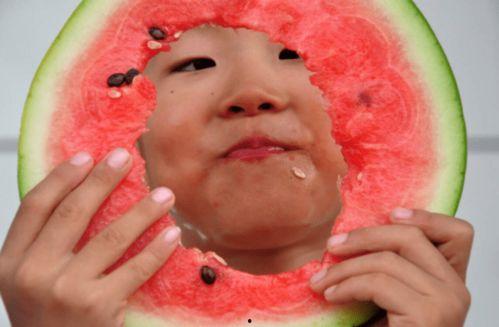 小孩免费吃瓜,免费吃瓜，快乐童年无限延伸  第2张